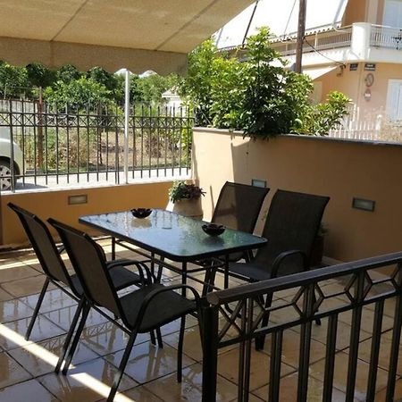 Ευρύχωρο Σπίτι Στην Πάτρα Appartement Buitenkant foto