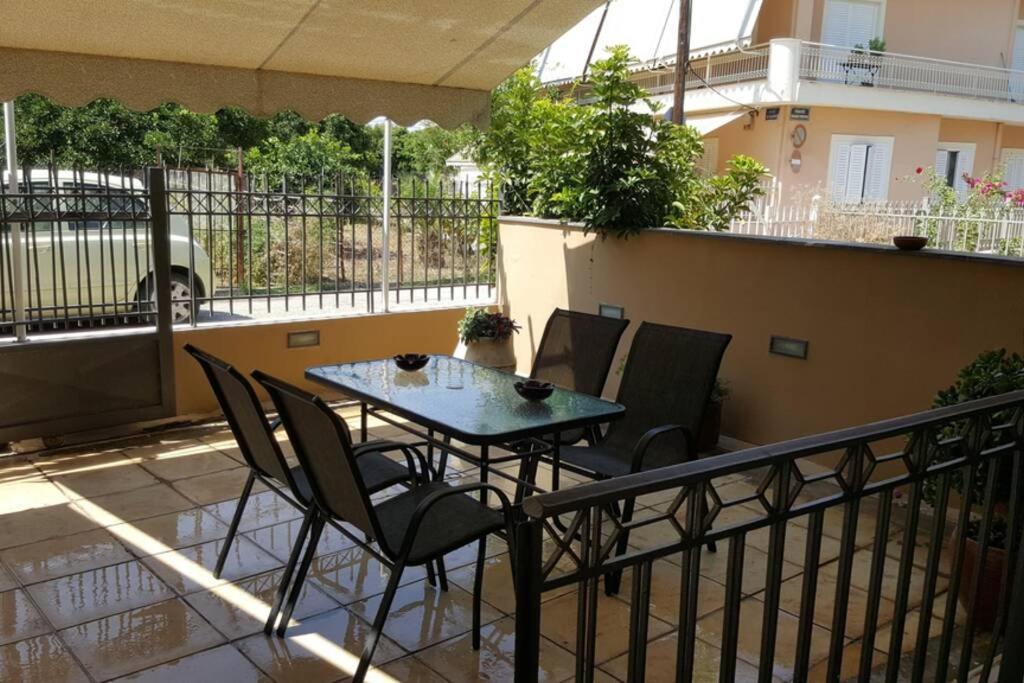 Ευρύχωρο Σπίτι Στην Πάτρα Appartement Buitenkant foto