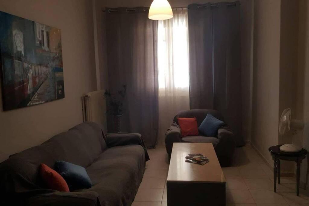 Ευρύχωρο Σπίτι Στην Πάτρα Appartement Buitenkant foto