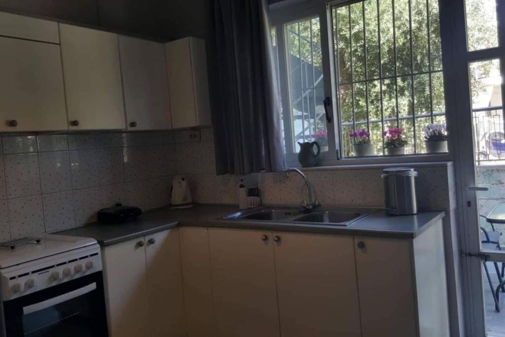 Ευρύχωρο Σπίτι Στην Πάτρα Appartement Buitenkant foto
